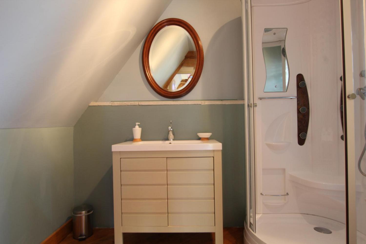 La salle d'eau privative de la suite 2